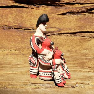 Boneca Karajá com Bichos - G1 -9 x 11 x 19 cm